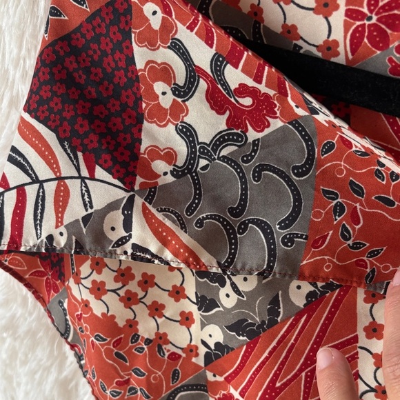 JH Collectibles Red and Black Patterned Scarf - Picture 5 of 5